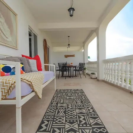 Lola's Apartament
