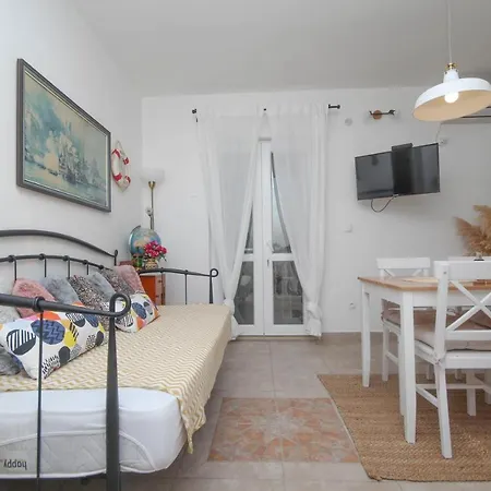 Lola's Apartament *