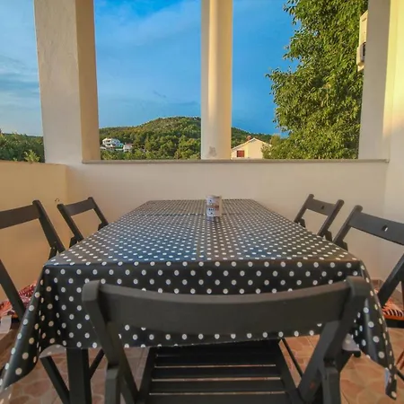 Lola's Tribunj (Sibenik-Knin)