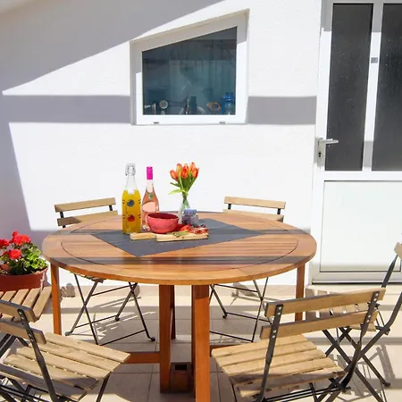Lola's Tribunj (Sibenik-Knin)