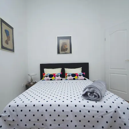 Lola's Apartment