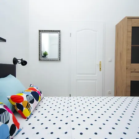 Lola's Tribunj (Sibenik-Knin)