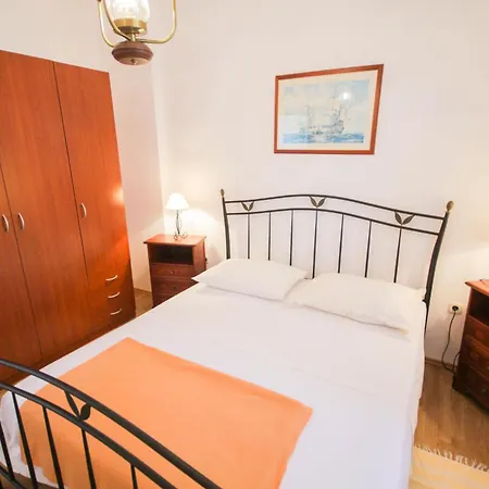 Lola's Lägenhet Tribalj