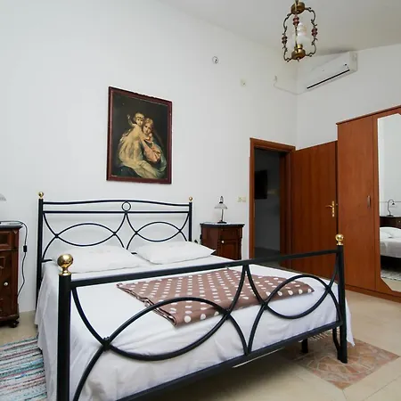 Lola's Apartment Tribunj (Sibenik-Knin)