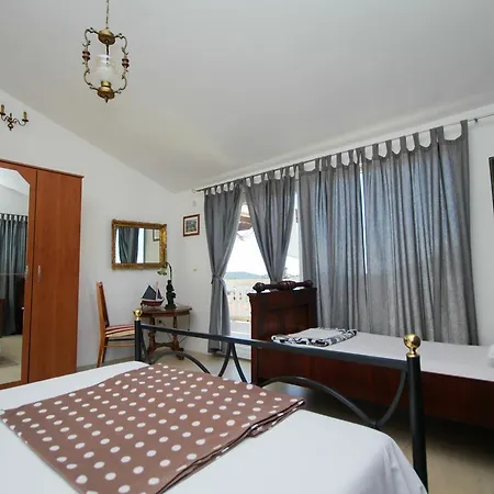 Lola's Apartment *
