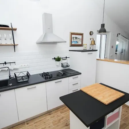 Lola's Lägenhet Tribalj