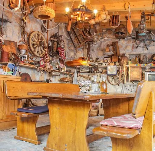 萝拉公寓 Tribalj