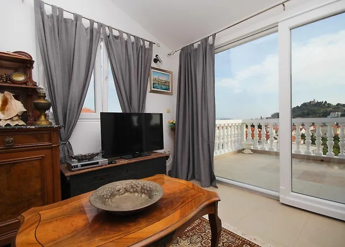 萝拉公寓 Tribalj