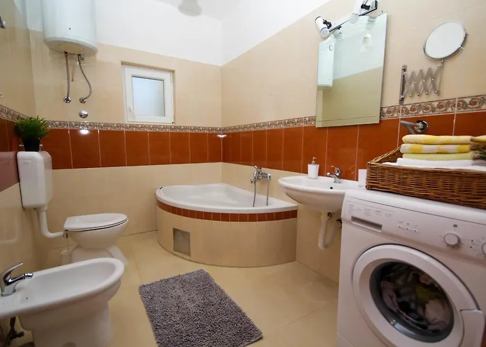 萝拉公寓 Tribalj