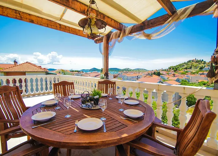 萝拉公寓 Tribalj